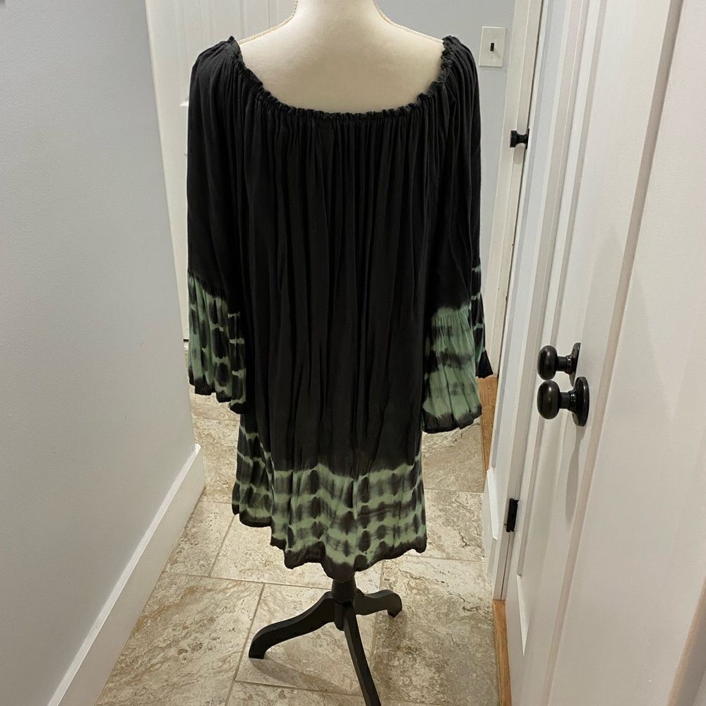 Ladies Dress - Picture 3 of 4